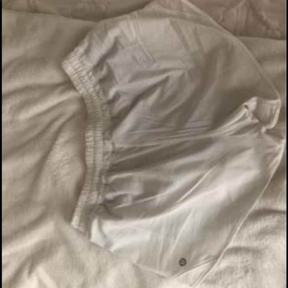 Lululemon hotty hot shorts size 6 ; 4 inch